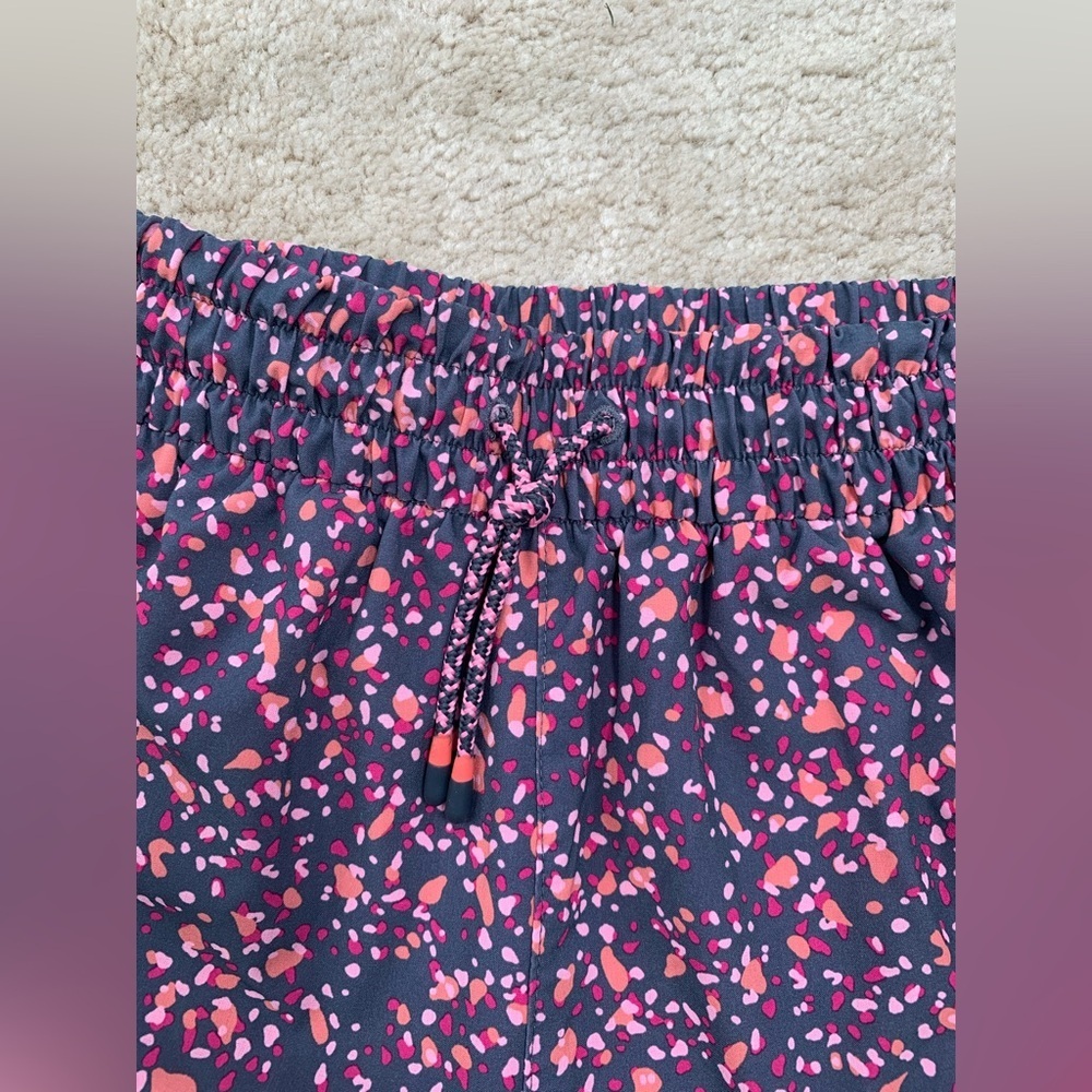 Athleta Girl Size M, 8-10, Play More Speckled Athletic Shorts - Picture 4 of 7
